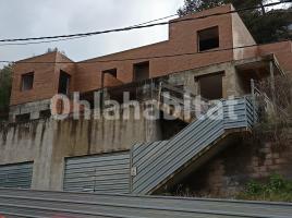 New home - Houses in, 214 m², near bus and train
