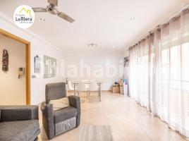 Casa (unifamiliar aislada), 401 m², cerca de bus y tren, seminuevo