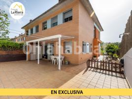 Casa (unifamiliar aislada), 289 m², cerca de bus y tren, seminuevo