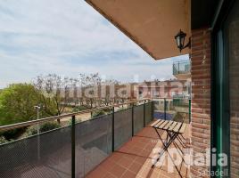 Piso, 97 m², cerca de bus y tren, seminuevo