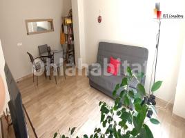 Apartamento, 60 m², cerca de bus y tren, seminuevo