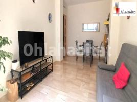 Apartamento, 60 m², cerca de bus y tren, seminuevo