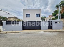 Casa (unifamiliar aislada), 231.36 m², cerca de bus y tren
