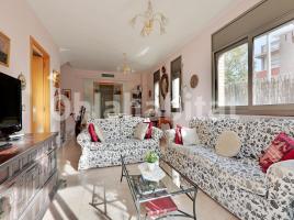 Casa (unifamiliar adossada), 126 m², prop de bus i tren, seminou