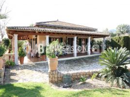 Casa (unifamiliar aislada), 412 m², cerca de bus y tren