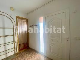 (unifamiliar aïllada), 250 m², près de bus et de train