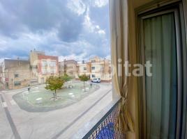 Flat, 89 m², near bus and train, almost new
