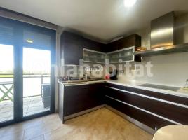 Pis, 120.65 m², près de bus et de train, presque neuf