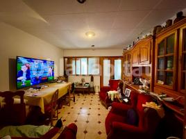 Houses (detached house), 160 m², near bus and train