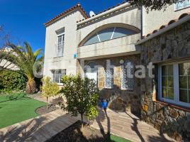 Casa (unifamiliar aislada), 311 m², cerca de bus y tren