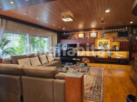 Piso, 302 m², cerca de bus y tren