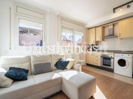 Pis, 62 m², près de bus et de train, presque neuf