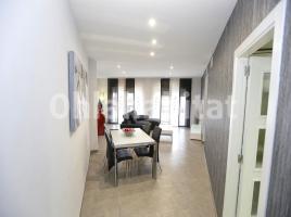 Piso, 136 m², cerca de bus y tren, seminuevo
