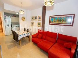 Flat, 78 m², near bus and train, almost new