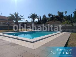 Houses (terraced house), 240 m², near bus and train, almost new