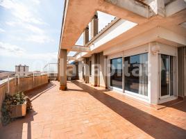 Àtic, 268 m², prop de bus i tren