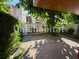 For rent flat, 99 m², near bus and train