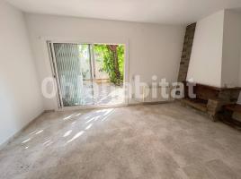 For rent flat, 99 m², near bus and train