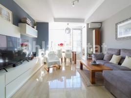 Àtic, 148 m², prop de bus i tren