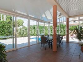 Casa (unifamiliar aislada), 300 m², cerca de bus y tren