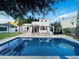 Houses (detached house), 162 m², near bus and train