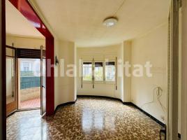 Pis, 138 m², prop de bus i tren