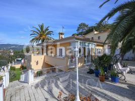 Houses (detached house), 300 m², near bus and train