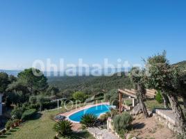 Casa (unifamiliar aislada), 275 m², cerca de bus y tren, seminuevo