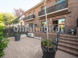 Casa (unifamiliar adossada), 126 m², prop de bus i tren, seminou
