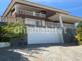 Casa (unifamiliar aislada), 318 m², cerca de bus y tren, seminuevo