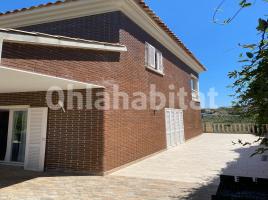 Casa (unifamiliar aislada), 318 m², cerca de bus y tren, seminuevo