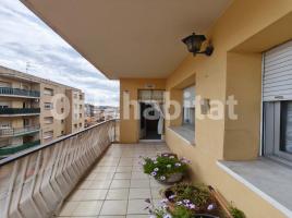 Flat, 78 m², near bus and train