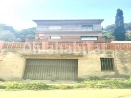Houses (detached house), 235 m², near bus and train