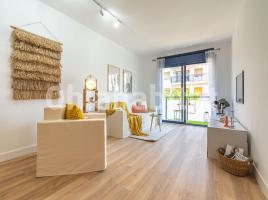 Flat, 89 m², near bus and train, almost new