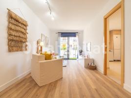Flat, 89 m², near bus and train, almost new