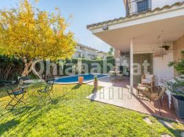  (unifamiliar adossada), 193 m², près de bus et de train, Calle Isla Cristina