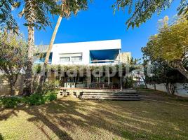  (unifamiliar aïllada), 530 m², près de bus et de train, Patos