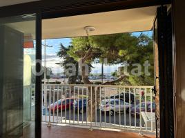 Lloguer pis, 90 m², prop de bus i tren, primera linea de mar