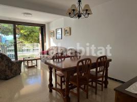 Lloguer pis, 90 m², prop de bus i tren, primera linea de mar