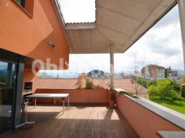 Attic, 321 m², near bus and train, almost new