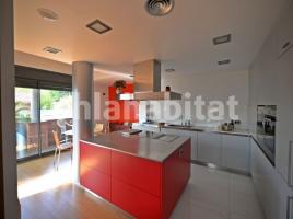 Attic, 321 m², near bus and train, almost new