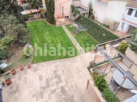  (unifamiliar aïllada), 828 m², près de bus et de train