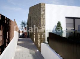 Houses (detached house), 252 m², near bus and train, almost new