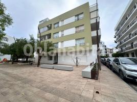 Flat, 67.46 m², near bus and train, almost new