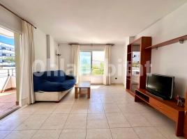 Flat, 67.46 m², near bus and train, almost new