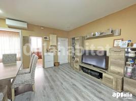Pis, 92 m², près de bus et de train