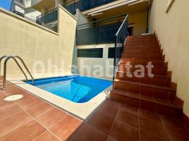 Dúplex, 159 m², cerca de bus y tren, seminuevo