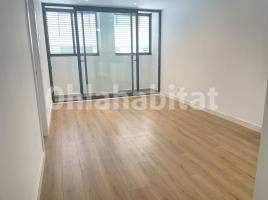 For rent flat, 51 m², near bus and train, almost new
