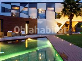 Houses (villa / tower), 841 m², almost new