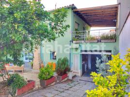 Houses (villa / tower), 357 m², near bus and train